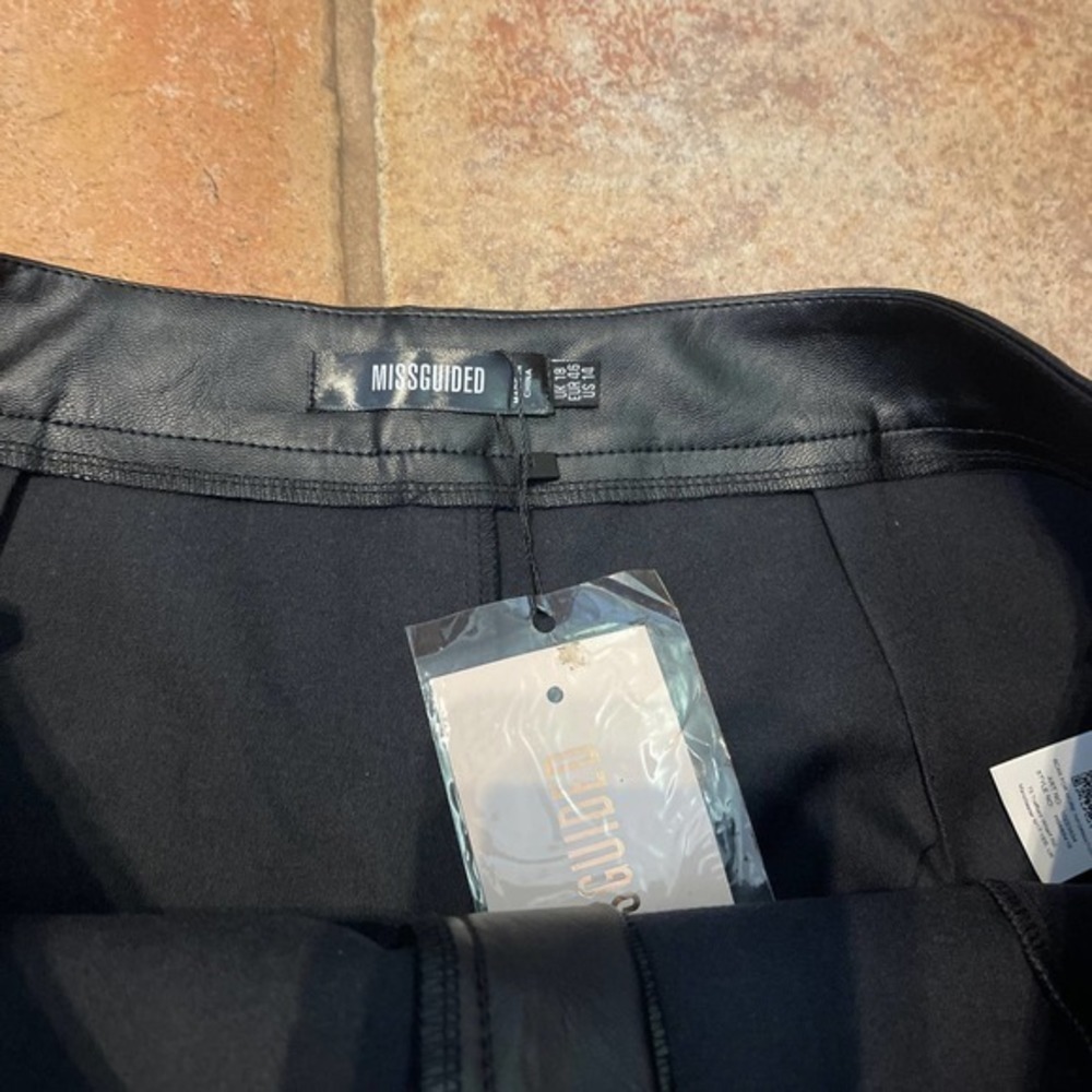 Miss guided, pleather black shorts - Picture 3 of 5